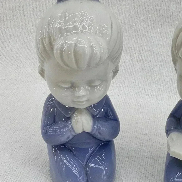 Vintage Praying Kneeling Boy Girl Figurine Blue White Ceramic Children Set - Picture 3 of 7